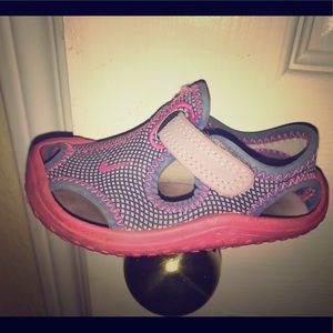 Nike toddler water shoe